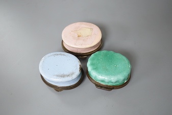 Three South Staffordshire enamel patch boxes, late 18th century, 4.3cm